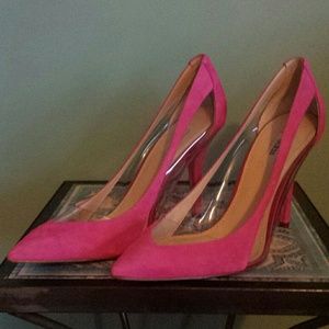 Guess "japeen" pumps