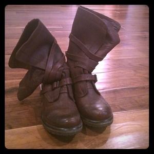 Steve Madden Brown Leather Buckle Boots