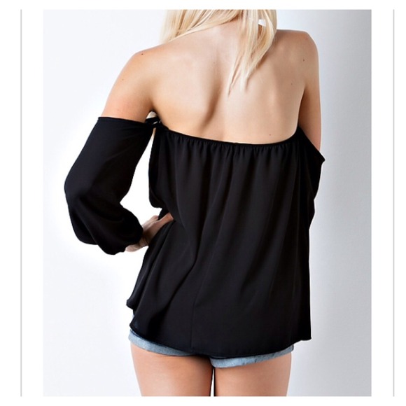 🚫sold out🚫 Black Off Shoulder Top - Picture 3 of 4