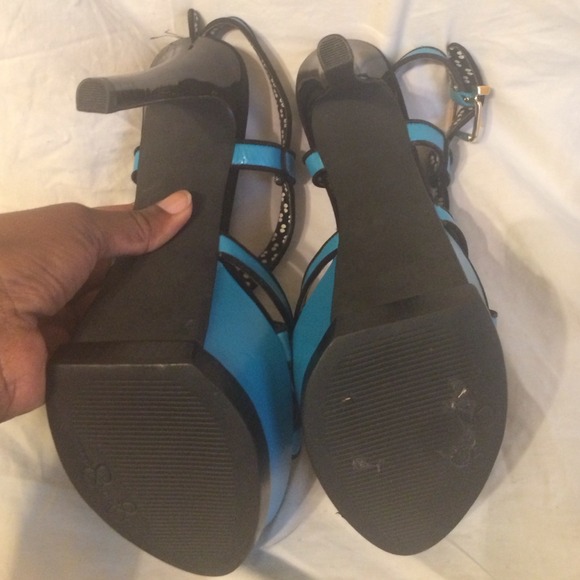 Super cute turquoise heels - Picture 2 of 4