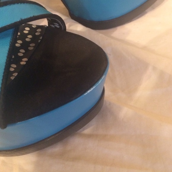 Super cute turquoise heels - Picture 4 of 4