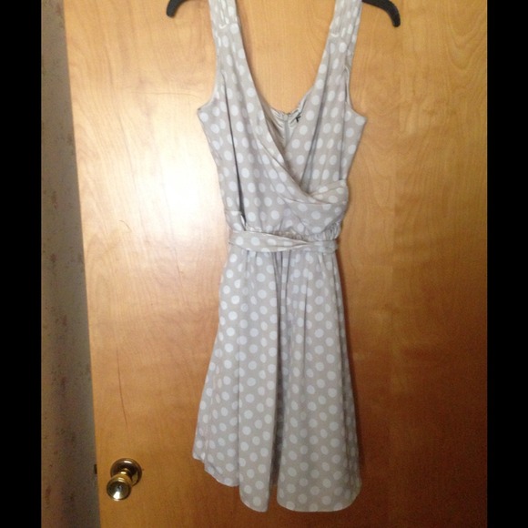 Express dress - Picture 2 of 2