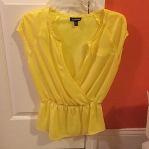 Bebe yellow top !