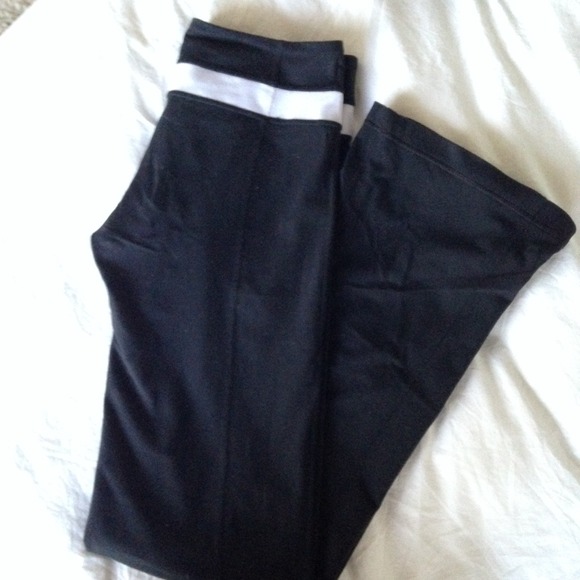 Black Lululemon Groove Pant