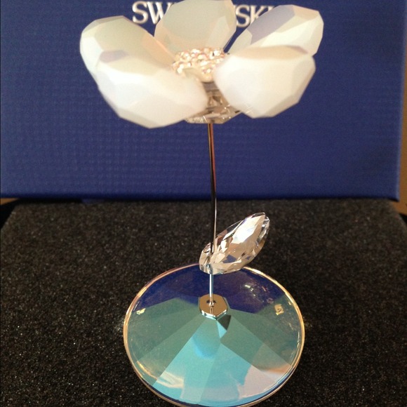 Swarovski crystal flower decoration piece