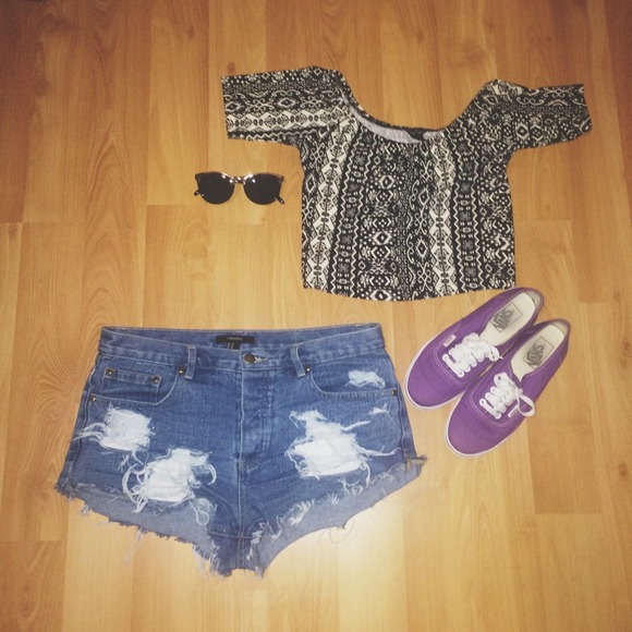 Tribal Quarter Sleeve Crop Top