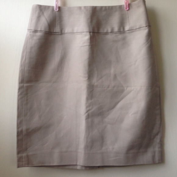 NWOT Banana Republic Khaki Colored Pencil Skirt