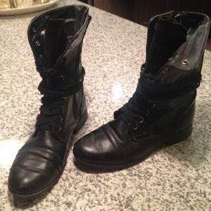 Combat boots
