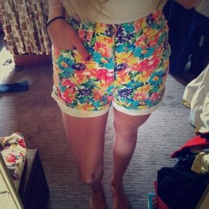 Vintage high waisted floral shorts