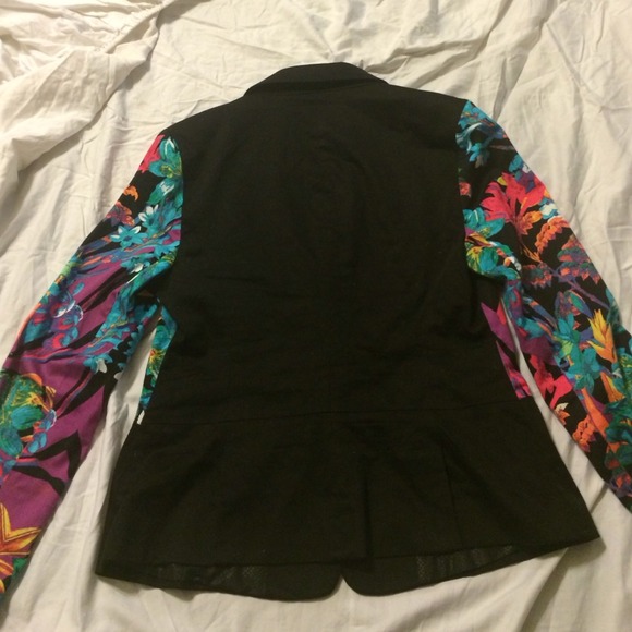 REDUCED!!! Really cute shorts and blazer - Picture 3 of 4