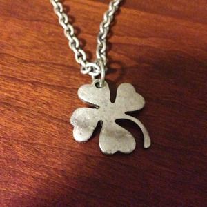 American eagle clover necklace. 🚫PP🚫Trades