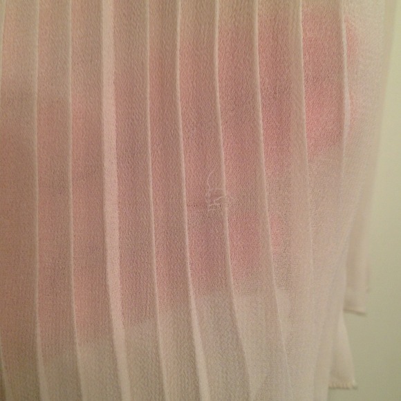 Pleated Feminine Top - Picture 2 of 3