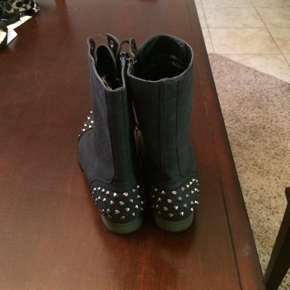 Studded boots - Picture 3 of 4
