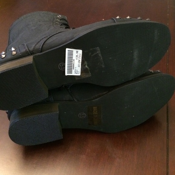 Studded boots - Picture 4 of 4