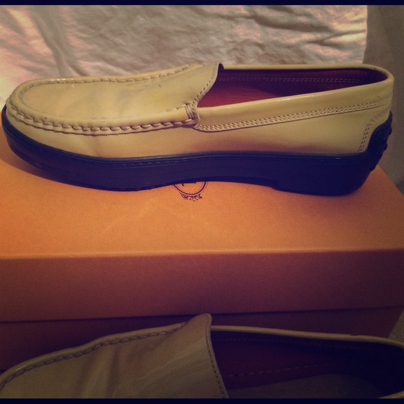 ***SOLD***Authentic Tod's patent leather driving