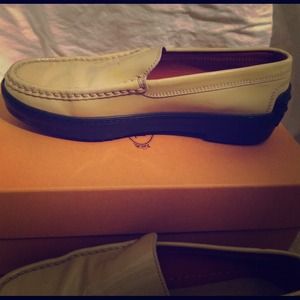***SOLD***Authentic Tod's patent leather driving