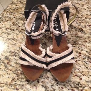 Cammina platform sandals. Black with cream fringe