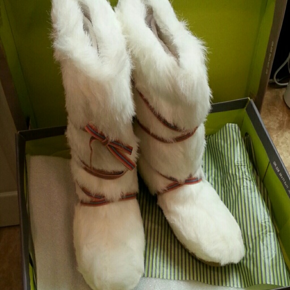 Kenneth Cole White Boots