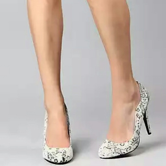 Kelsi Dagger Pumps Sz 8.5 - Picture 3 of 3