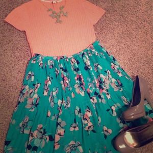 NWOT Fun and flirty skirt