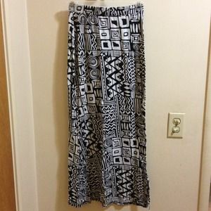 Long tribal print maxi skirt - black & white