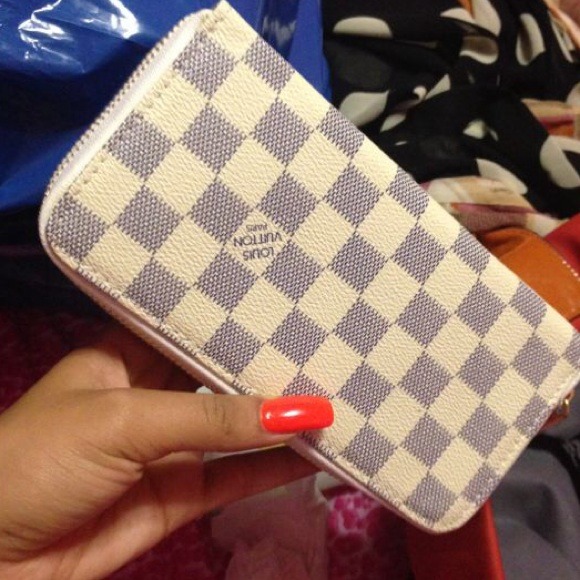 White Wallet