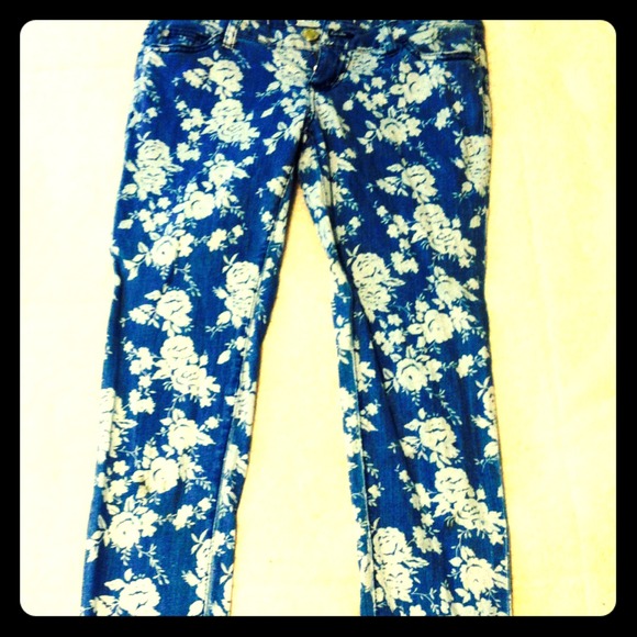 White wash roses Rue21 skinny jeans