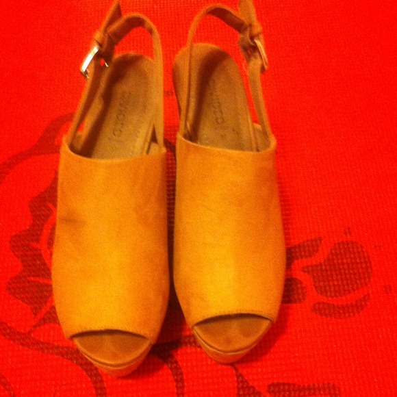 H&M camel tone wedges.