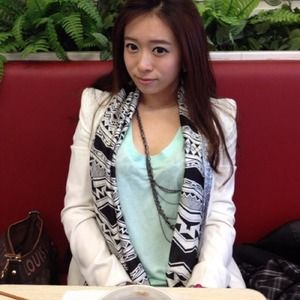 ❗️Reduced❗️White blazer with scarf