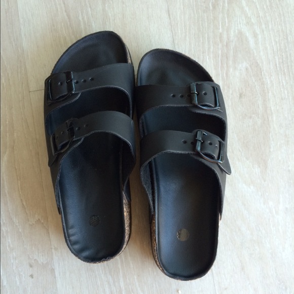 black flatform sliders