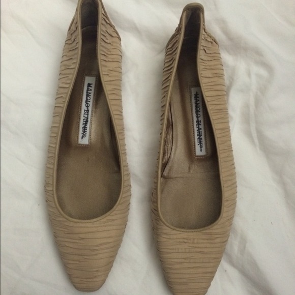 Manolo ruched flats
