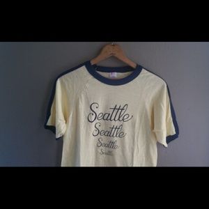 Vintage Women's /Men's Seattle T-shirt