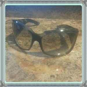 GUCCI Sunglasses (RESERVED FOR KISHA)