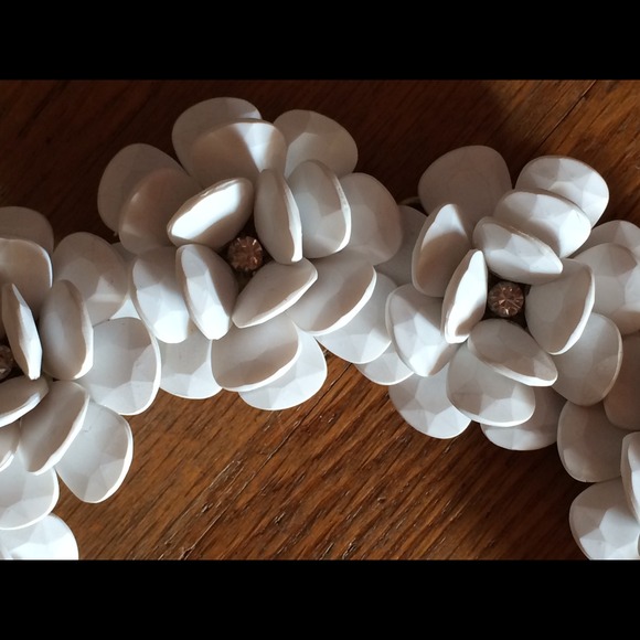 *SOLD* NWT JCrew Beaded Rose Necklace - Picture 4 of 4