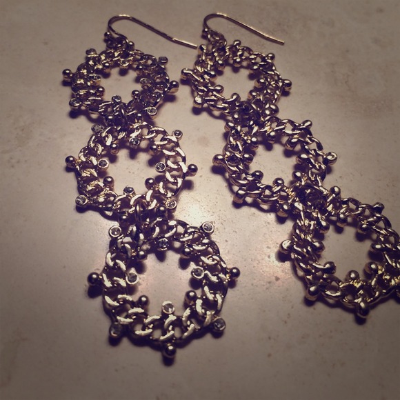 Banana republic NWOT gold statement earrings