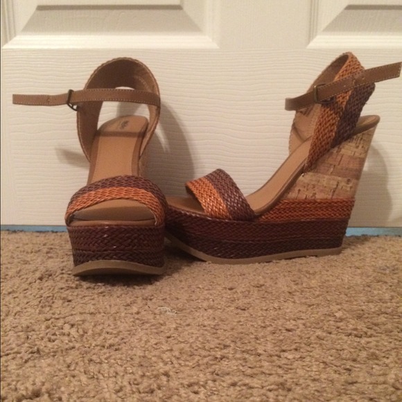 🔥REDUCED🔥 Cute wedges!