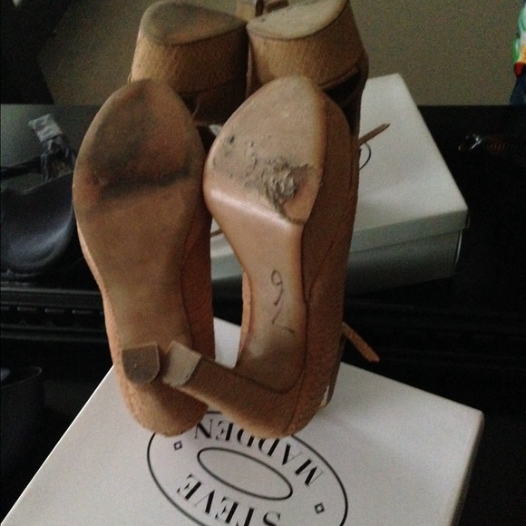 Steve Madden Tan Sandals - Picture 3 of 3