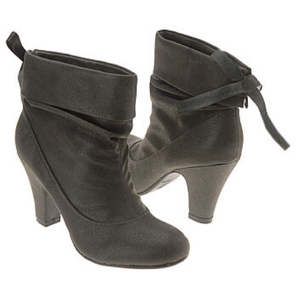 Shoes - Grey ankle boot