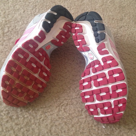 TRADED !!!!!   Adorable Pink nikes! - Picture 3 of 4