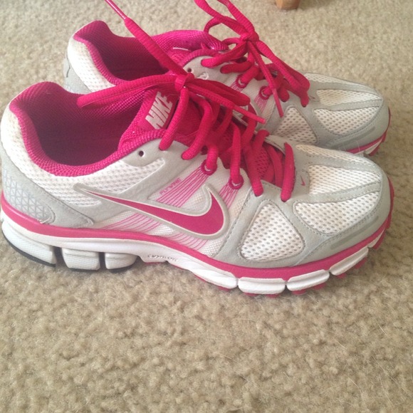 TRADED !!!!!   Adorable Pink nikes! - Picture 4 of 4