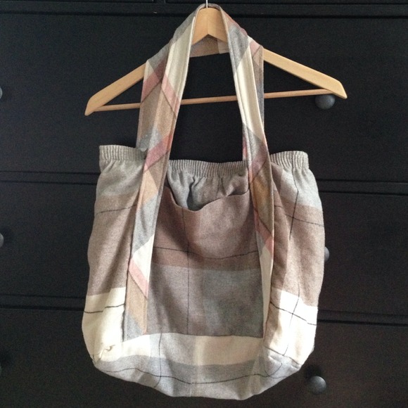 🚫SOLD🚫Urban Renewal plaid tote