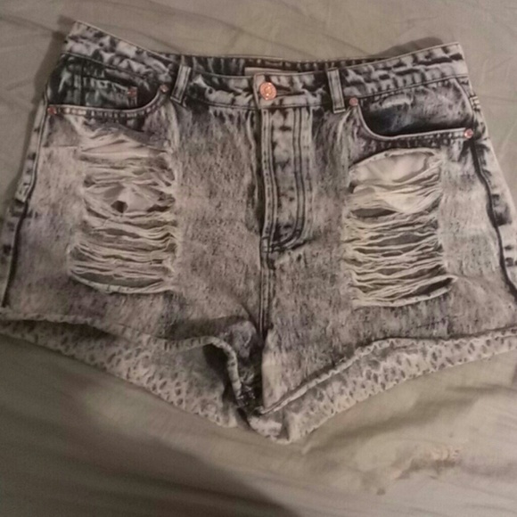 High waisted Destroyed Shorts - Picture 1 of 2