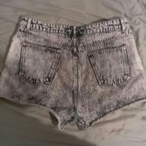 High waisted Destroyed Shorts - Picture 2 of 2