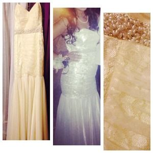 Prom dress only worn once(for prom obviously)♥️