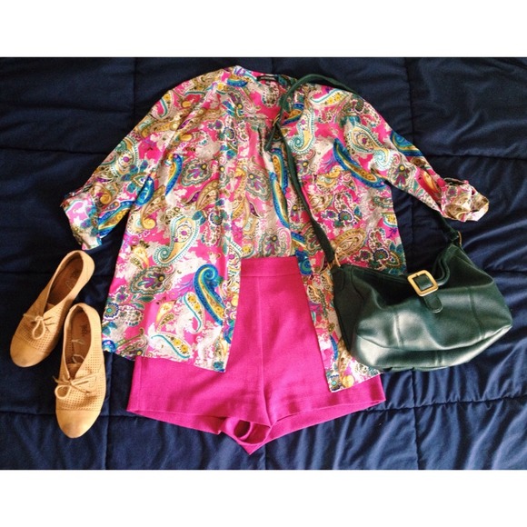 💕Pink Paisley Button Up💕