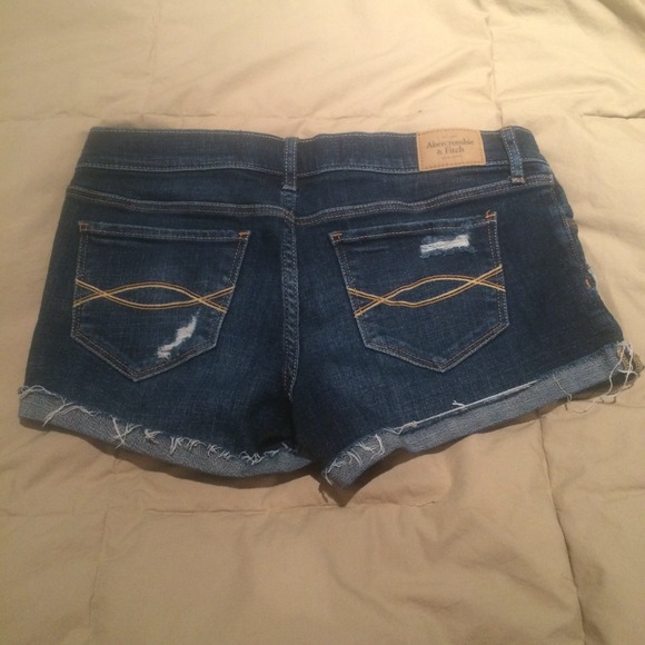 A&F Low Rise Jean Short Shorts - Picture 2 of 4