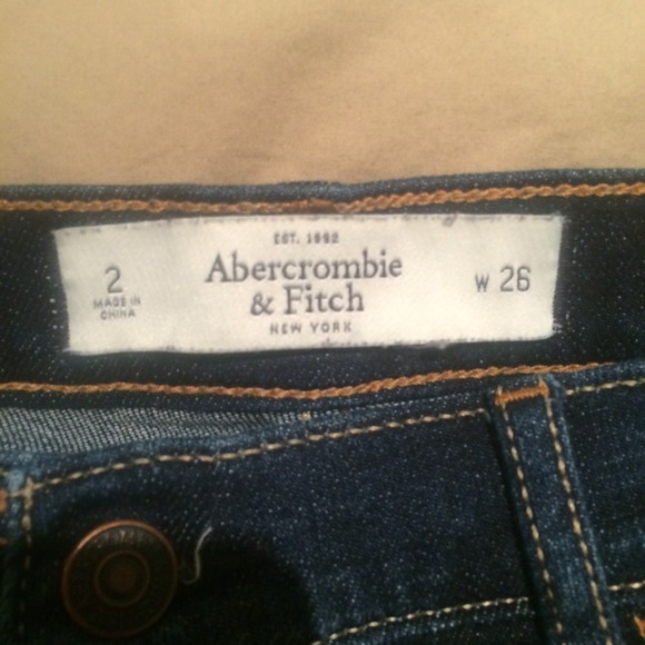 A&F Low Rise Jean Short Shorts - Picture 3 of 4
