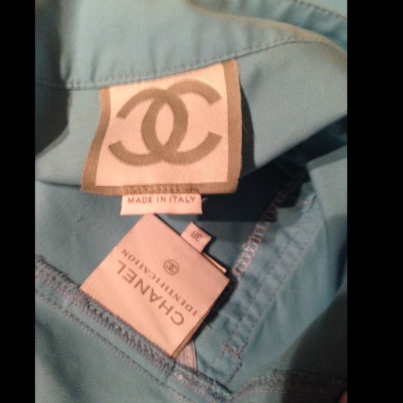 CHANEL cargo paint. 250. Each. - Picture 3 of 4