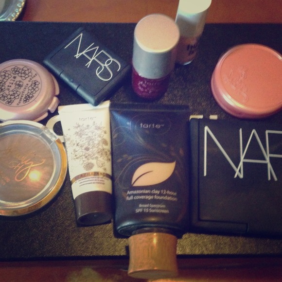 HOLD....Mixed makeup 💜no trades