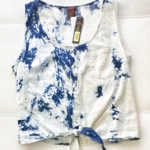 . Tops - **HP BOHO BABE 7.15.2014**Acid wash sleeveless top